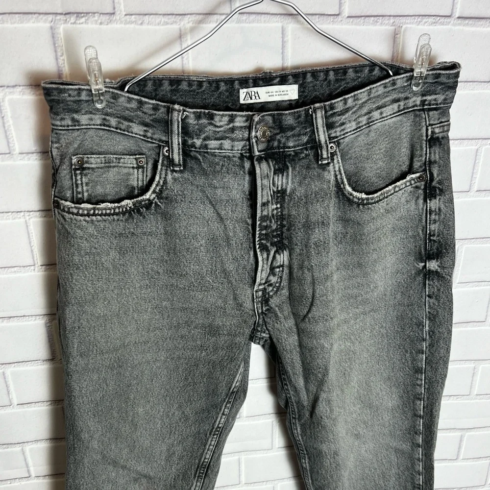 Zara denimwear Men’s gray wash Jeans/size 34